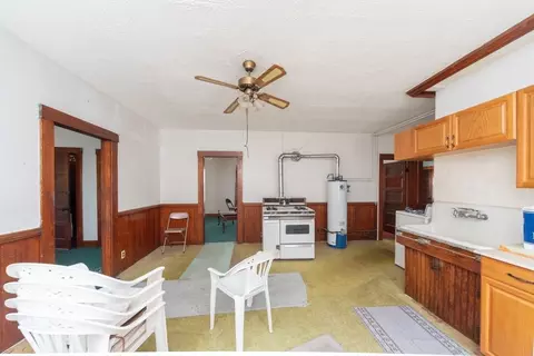 Entry Way - 18 Pearl St, Webster, MA 01570 photo 3 of 5