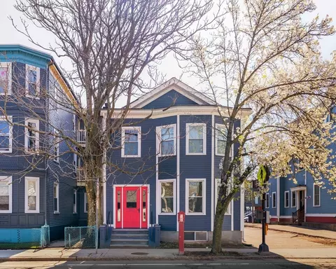 216 Prospect St #1, Cambridge, MA 02139