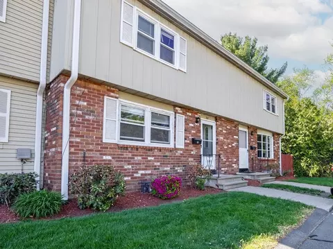32 Yorktown Ct #32, Chicopee, MA 01020
