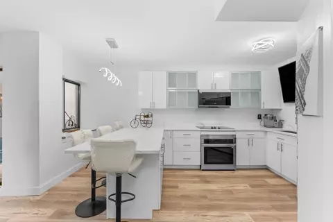300 Lynn Shore Dr #210, Lynn, MA 01902
