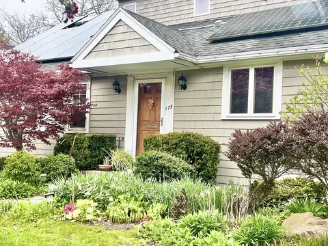 175 Grove St, Cambridge, MA 02138