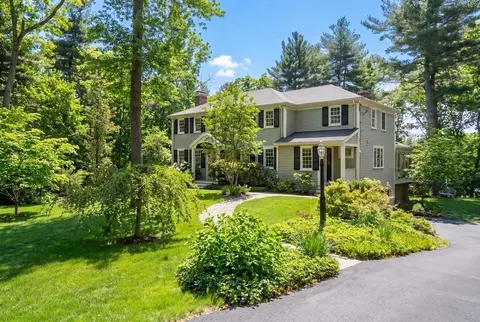 7 Goulding St E, Sherborn, MA 01770