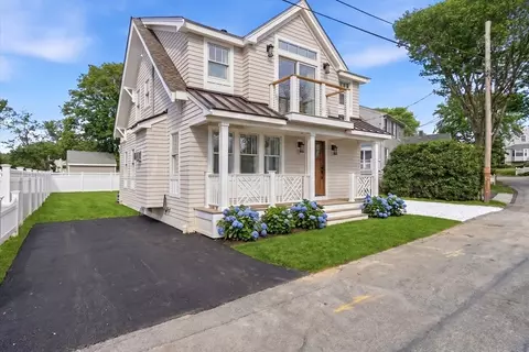 10 Vesper Ave, Falmouth, MA 02540