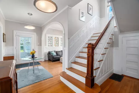 Entry Way - 121 Thorndike St, Brookline, MA 02446 photo 2 of 3