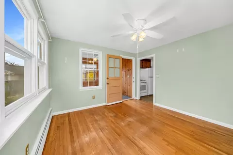 Living - 100 Assumption Ave, Worcester, MA 01606 photo 2 of 8