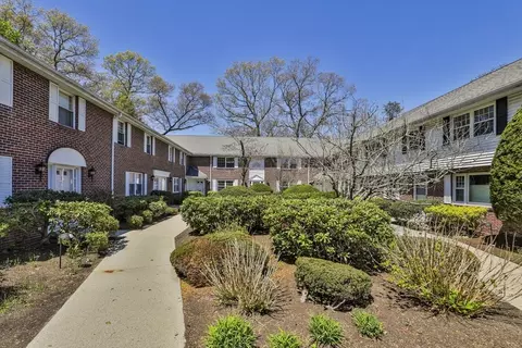 21 Westerly St #3, Wellesley, MA 02482