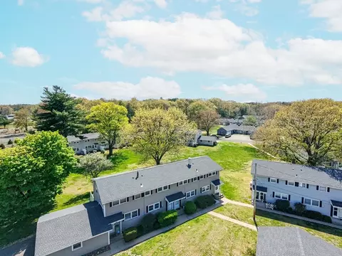 68 Honeysuckle Dr #68, Chicopee, MA 01022