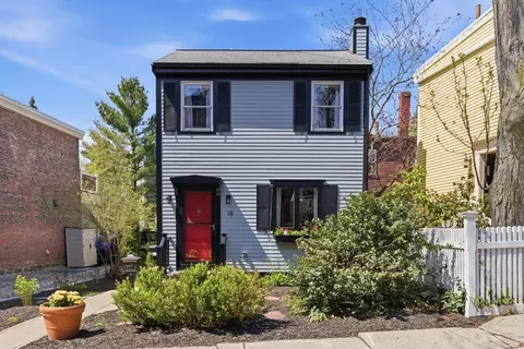 18 Putnam St, Charlestown, MA 02129