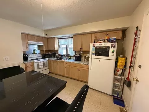 48 Acushnet Ave, Springfield, MA 01105