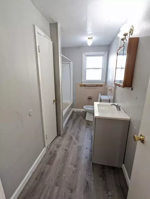 Bath - 48 Acushnet Ave, Springfield, MA 01105 photo 1 of 3