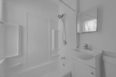 Bath - 88 Tyler St, Springfield, MA 01109 photo 1 of 1