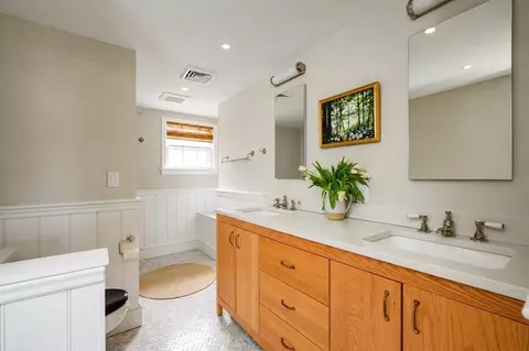 Bath - 182 South St, Hingham, MA 02043 photo 2 of 4