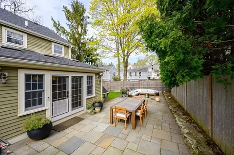 Exterior - 182 South St, Hingham, MA 02043 photo 2 of 10