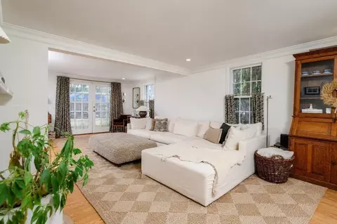 Living - 182 South St, Hingham, MA 02043 photo 2 of 4