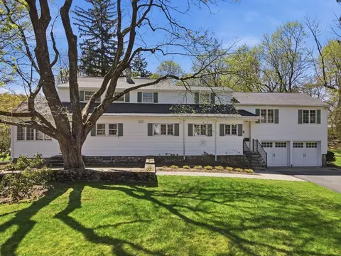 24 Spring St, Shrewsbury, MA 01545