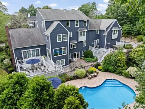 160 Hillcrest Rd, Marshfield, MA 02050