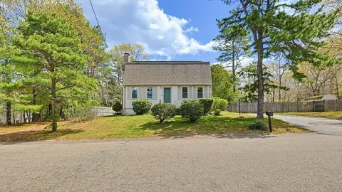 20 Worrall Rd, Plymouth, MA 02360
