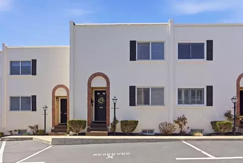1 Charles St #X, Reading, MA 01867