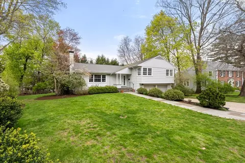 37 Chestnut Hill Ter, Chestnut Hill, MA 02467
