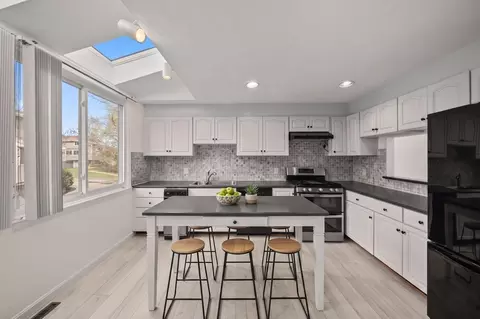 255 North Rd #10, Chelmsford, MA 01824