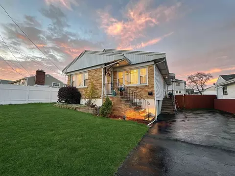 27 Pemberton St, Revere, MA 02151