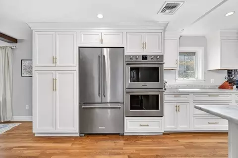 Kitchen - 51 Elm St, Hingham, MA 02043 photo 7 of 8