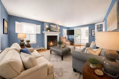 Living - 51 Elm St, Hingham, MA 02043 photo 2 of 3