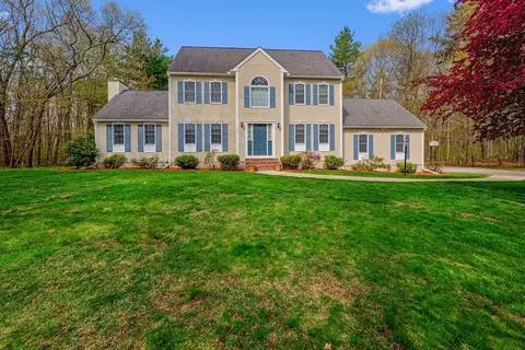 10 Gates Farm Cir, Haverhill, MA 01832