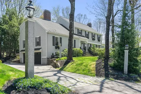 69 Royalston Rd, Wellesley, MA 02481