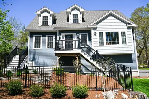 60 Harding St #C, Medfield, MA 02052