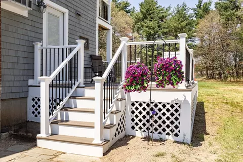 25 Mill St, Raynham, MA 02767 photo 10