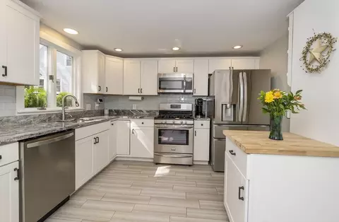 1 Union Ct #1, Amesbury, MA 01913