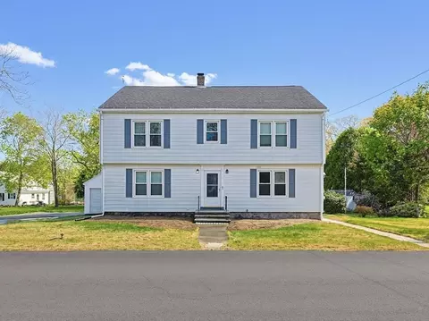 30 Linwood St, Webster, MA 01570