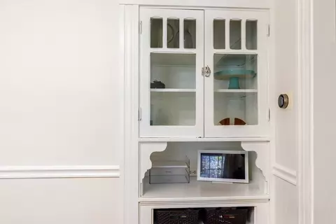 Entry Way - 54 Turner St, Dedham, MA 02026 photo 2 of 4