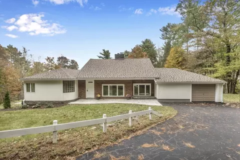 31 Lovers Ln, Greenfield, MA 01301