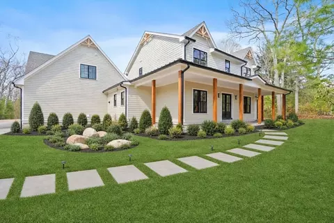 29 Hartford St, Dover, MA 02030
