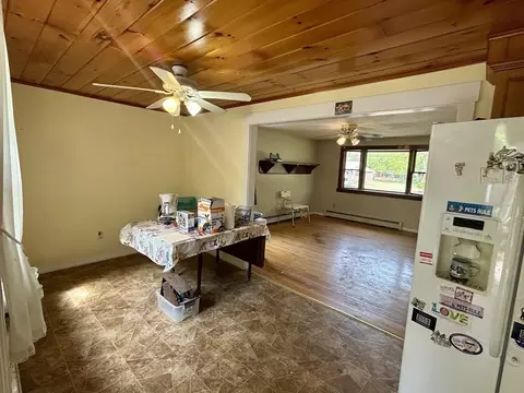 12 Pomeroy St, Easthampton, MA 01027 photo 8