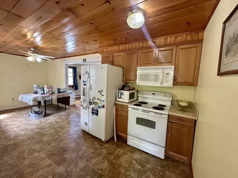 12 Pomeroy St, Easthampton, MA 01027 photo 10