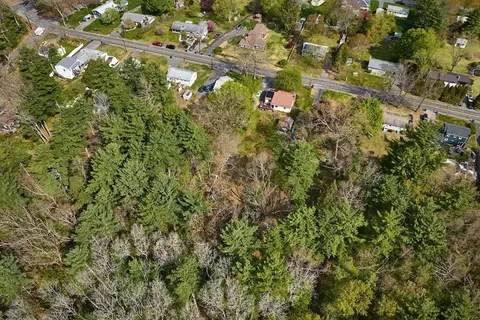 12 Pomeroy St, Easthampton, MA 01027 photo 4
