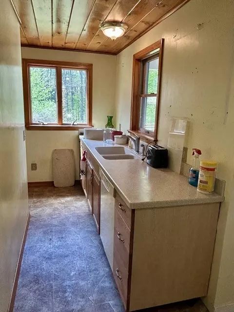 12 Pomeroy St, Easthampton, MA 01027 photo 12
