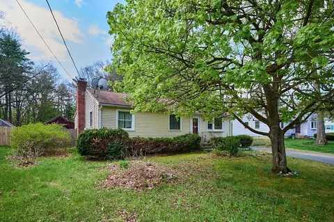 12 Pomeroy St, Easthampton, MA 01027 photo 2