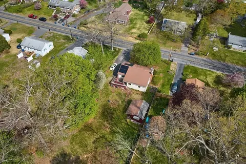 12 Pomeroy St, Easthampton, MA 01027 photo 5