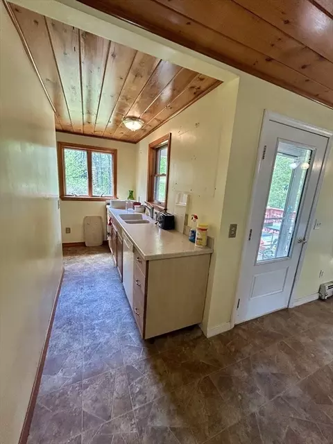 12 Pomeroy St, Easthampton, MA 01027 photo 11