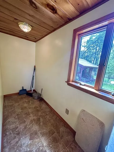 12 Pomeroy St, Easthampton, MA 01027 photo 13