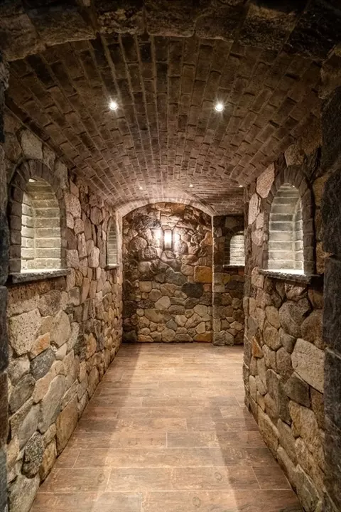 Entry Way - 50 Oxbow Rd, Needham, MA 02492 photo 4 of 4