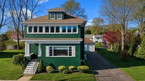 86 Newport St, Fall River, MA 02720