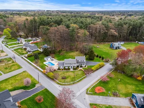 7 Leary Dr, Tewksbury, MA 01876