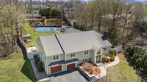 7 Michelle Dr, Burlington, MA 01803