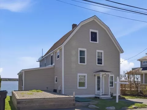 38 Aquidneck Ave, Portsmouth, RI 02871