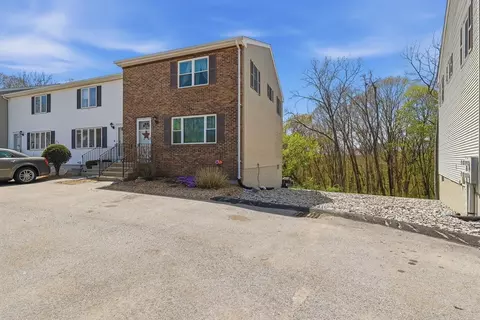33 Highcrest Park #33, Webster, MA 01570